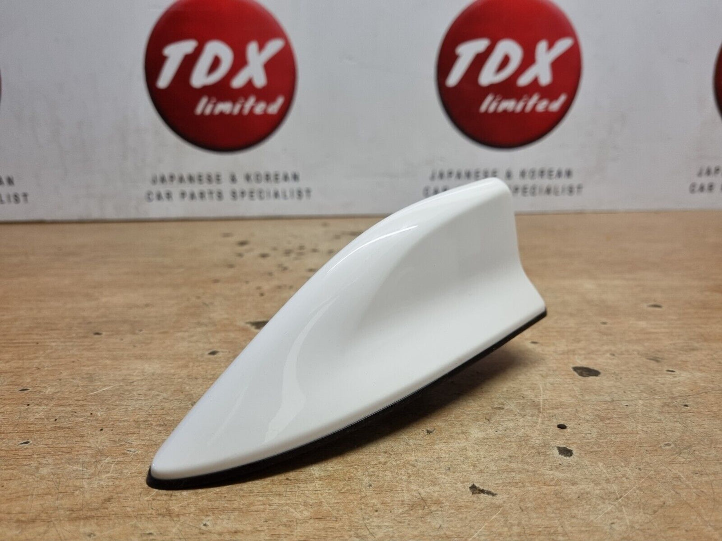 TOYOTA YARIS MK4 2020-2022 GENUINE GPS ROOF SHARK FIN ANTENNA SUPER WHITE (040)