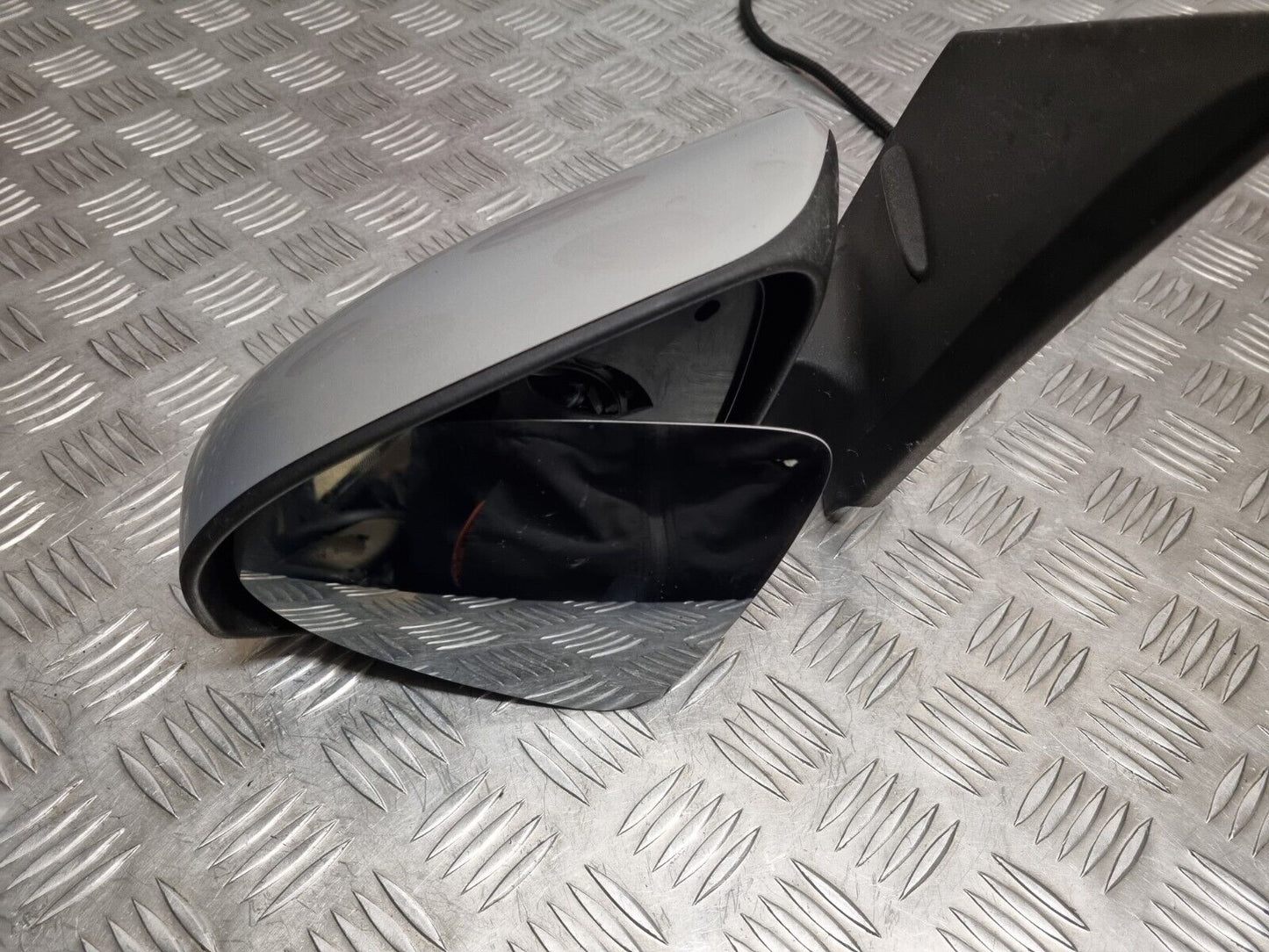 TOYOTA AYGO MK2 2014-2022 GENUINE PASSENGERS SIDE MANUAL FOLD WING MIRROR SILVER