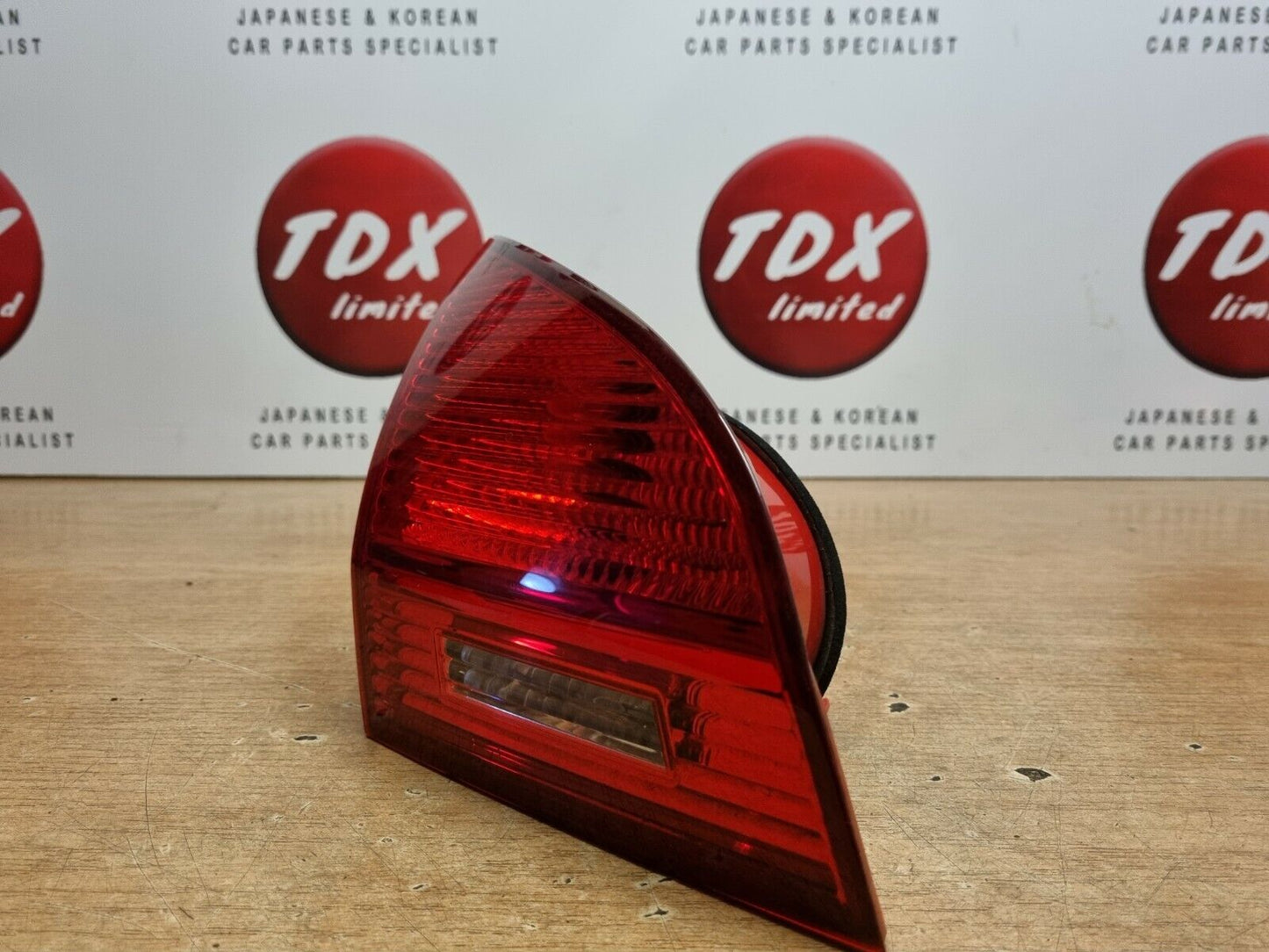 KIA VENGA PRE-FACELIFT GENUINE PASSENGERS REAR INNER TAILGATE LIGHT 2010-2015