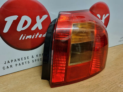 TOYOTA COROLLA MK9 HATCHBACK GENUINE DRIVERS SIDE REAR OUTER LIGHT 2002-2004