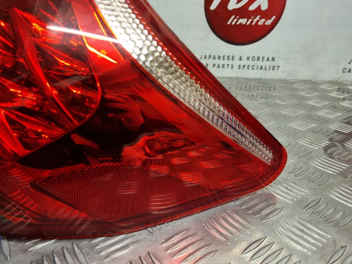 TOYOTA RAV4 MK3 2006-2009 GENUINE DRIVERS SIDE REAR OUTER BODY LED BRAKE LIGHT