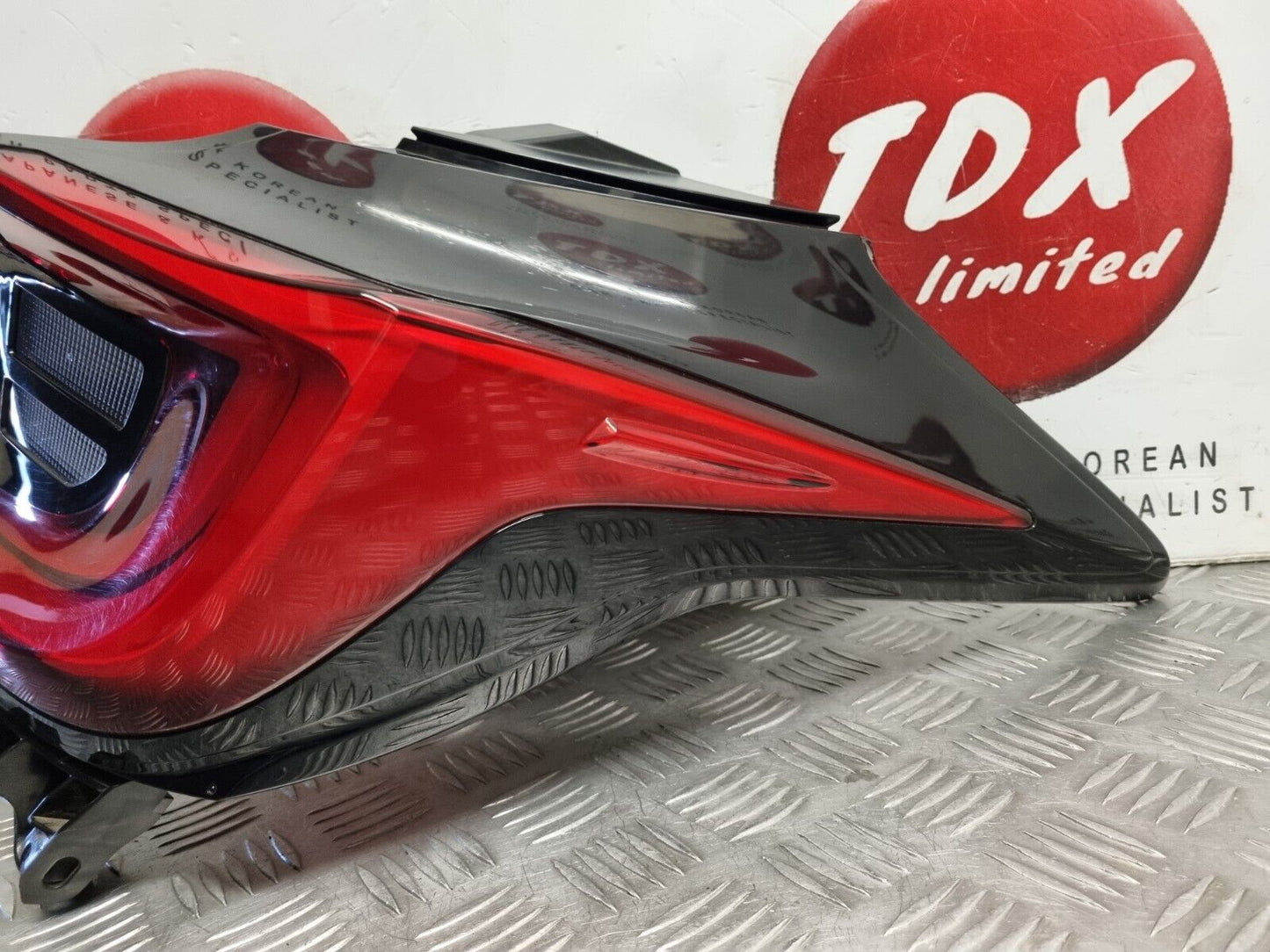 TOYOTA YARIS MK4 2020-2023 GENUINE DRIVERS SIDE REAR OUTER BRAKE LED LIGHT LAMP