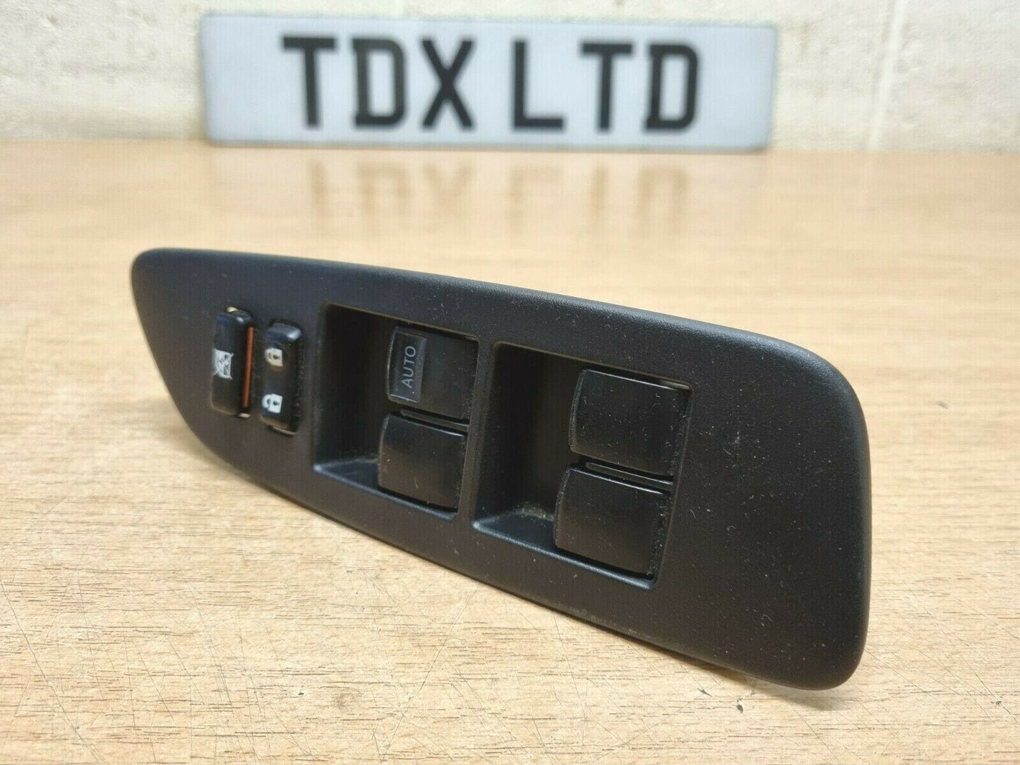 Toyota Auris OSF Drivers Master Window + Locking Switches 2006-2012 74231-02550