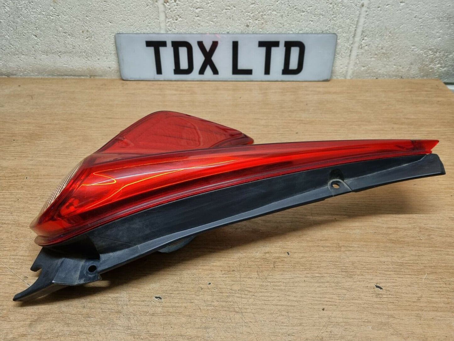 Nissan Juke F15 Pre-Facelift Passengers Rear Outer Tail Light Lamp 2010-2014