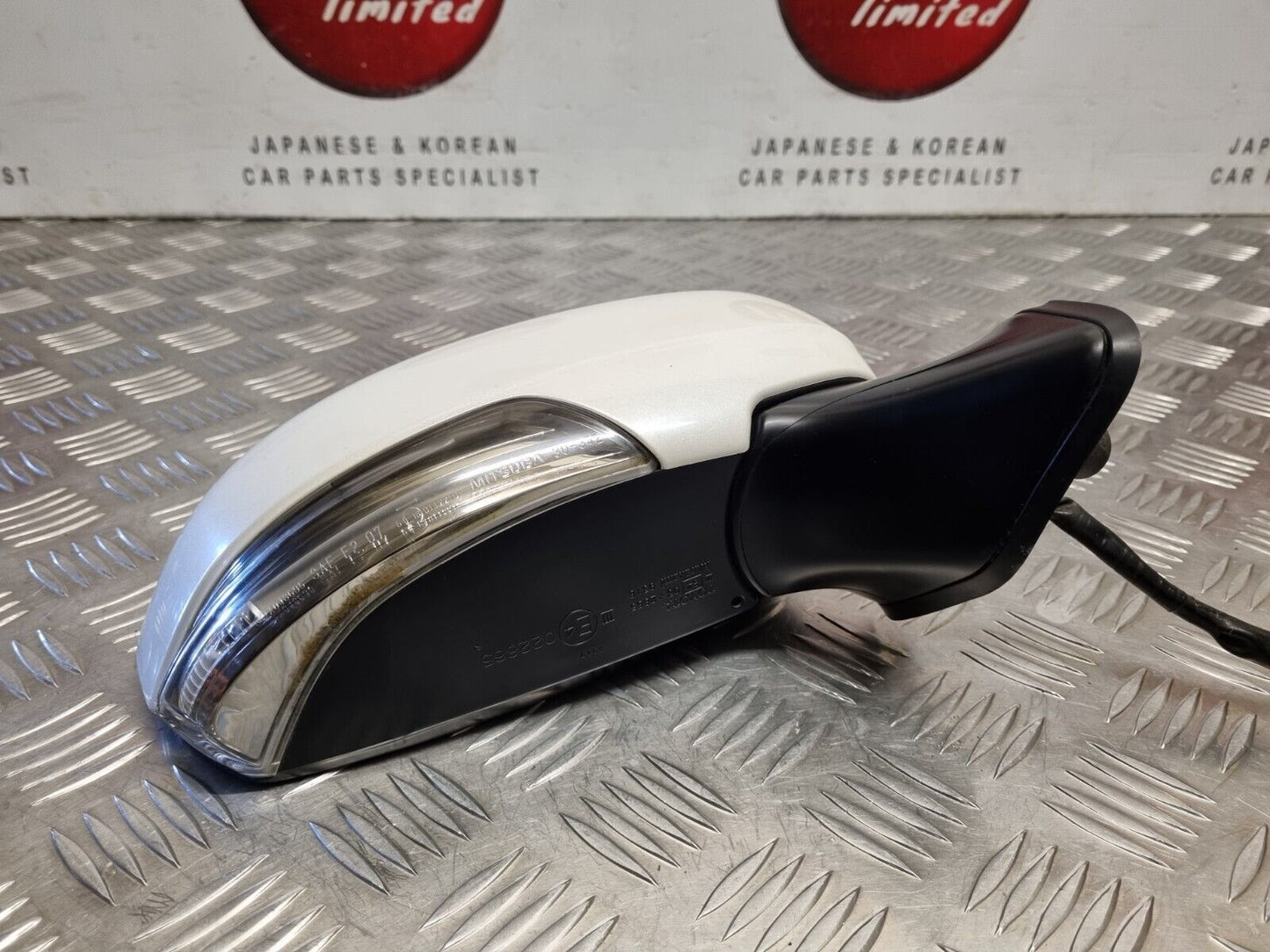 TOYOTA PRIUS MK3 2009-2015 GENUINE DRIVERS SIDE INDICATOR WING MIRROR 070 WHITE