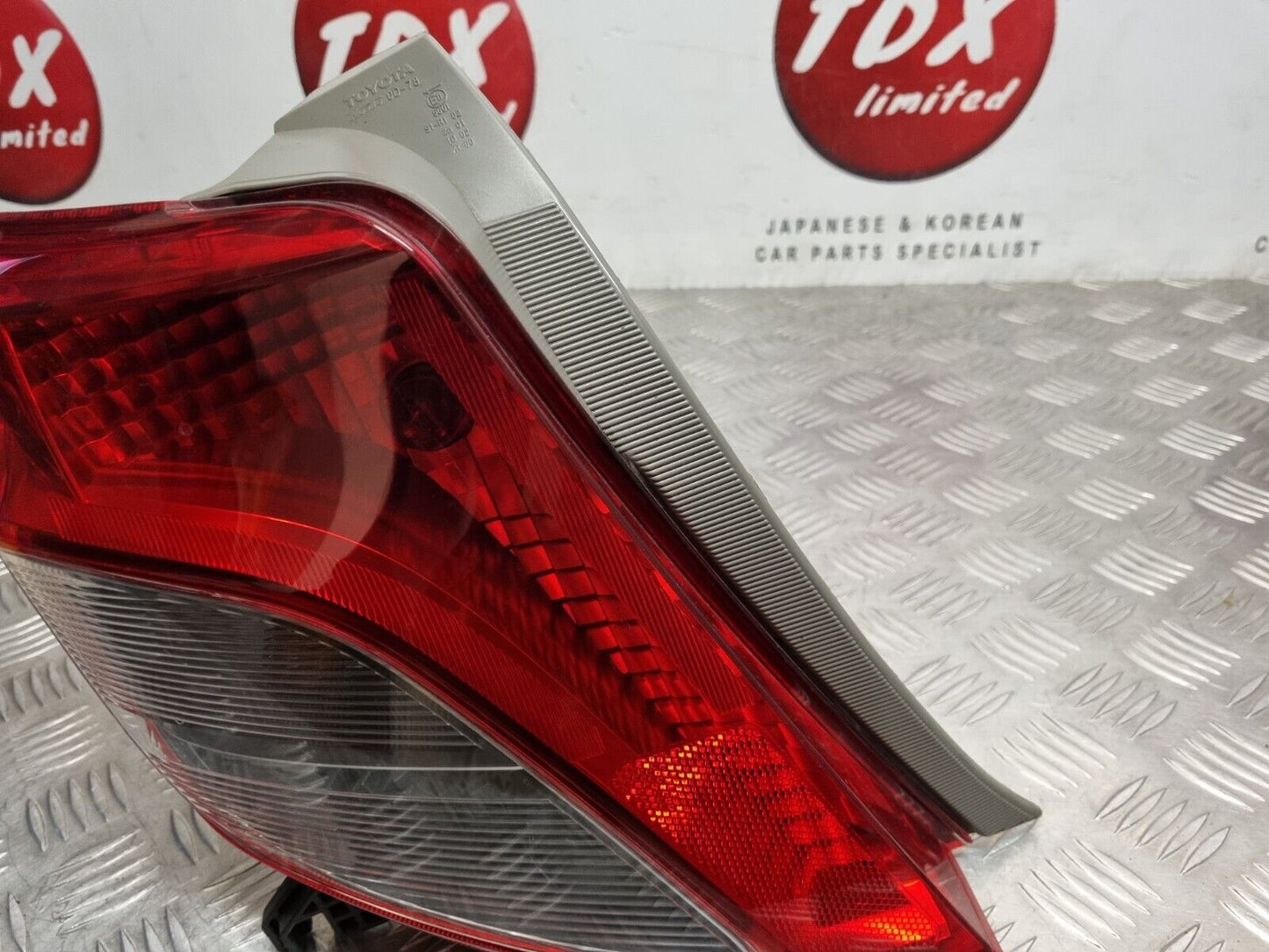 TOYOTA YARIS 2012-2015 MK3 PREFACELIFT GENUINE PASSENGERS REAR OUTER BRAKE LIGHT