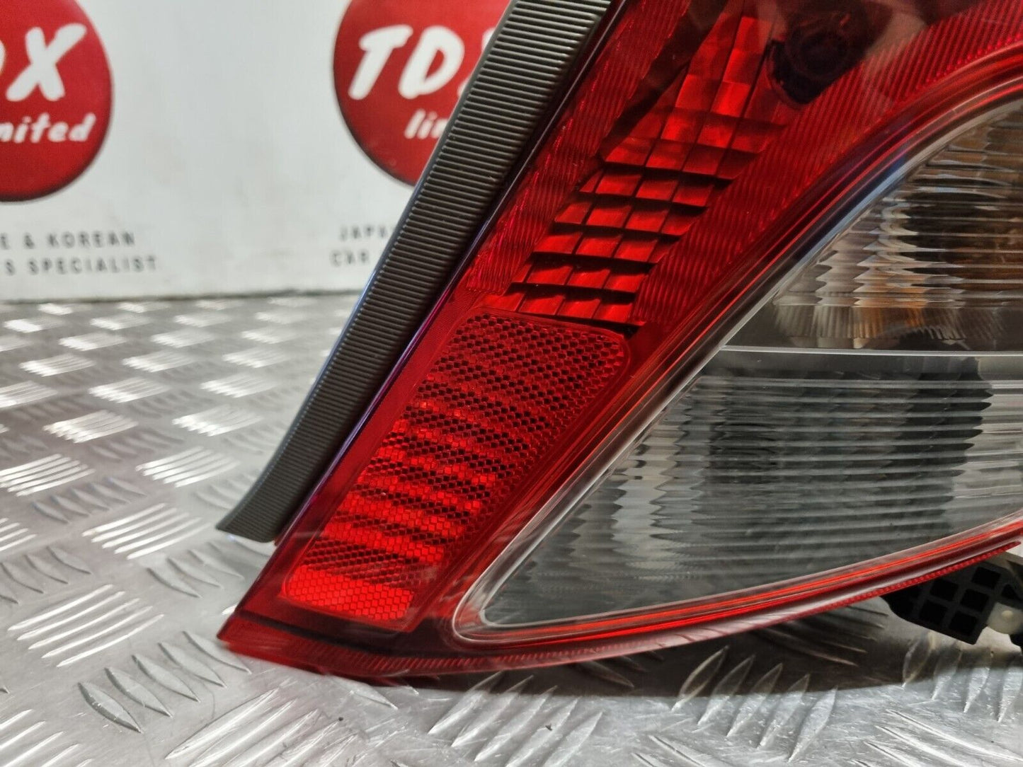 TOYOTA YARIS 2012-2015 PREFACELIFT GENUINE DRIVERS SIDE REAR BODY BRAKE LIGHT