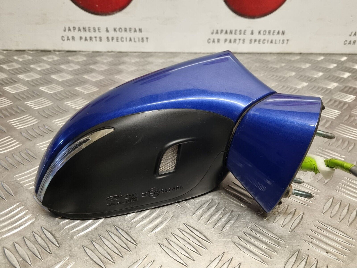 LEXUS CT200H 2011-2020 GENUINE DRIVERS SIDE POWER FOLD WING MIRROR BLUE 8U1