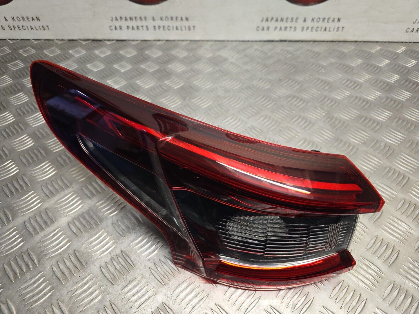 NISSAN QASHQAI J11 2017-2020 MK2 FACELIFT PASSENGERS SIDE REAR BODY BRAKE LIGHT