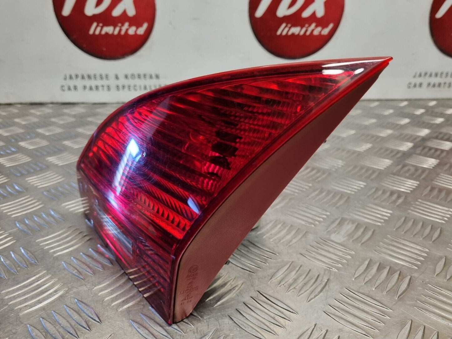 KIA VENGA 2010-2015 PRE-FACELIFT GENUINE DRIVERS SIDE REAR INNER TAILGATE LIGHT