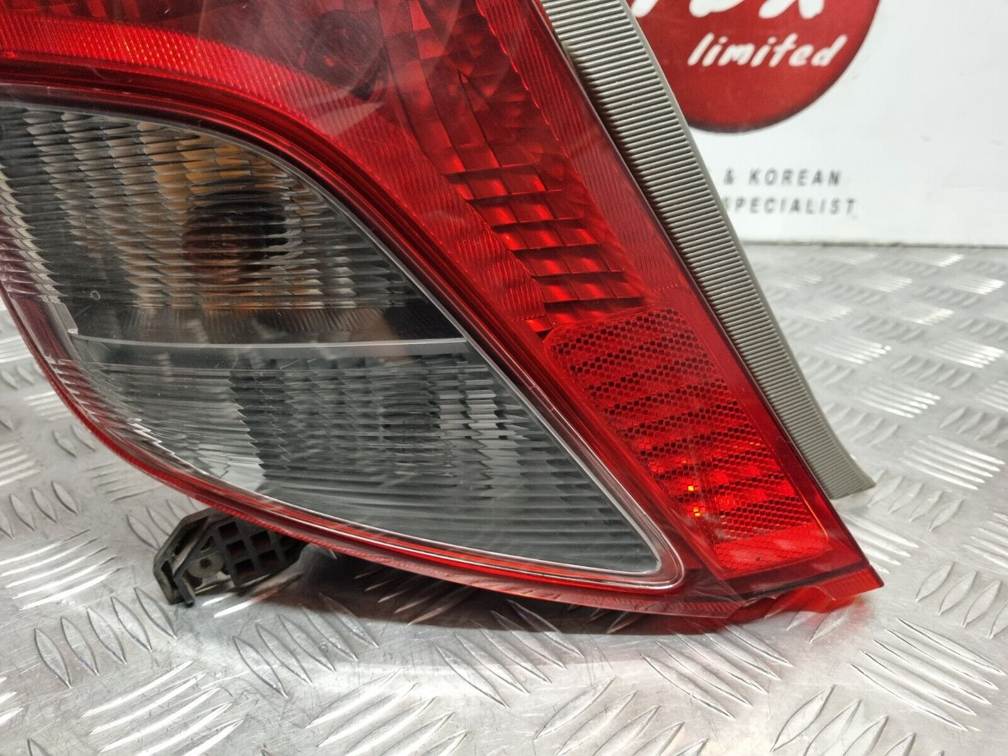 TOYOTA YARIS 2012-2015 PREFACELIFT GENUINE PASSENGERS SIDE BACK BODY BRAKE LIGHT