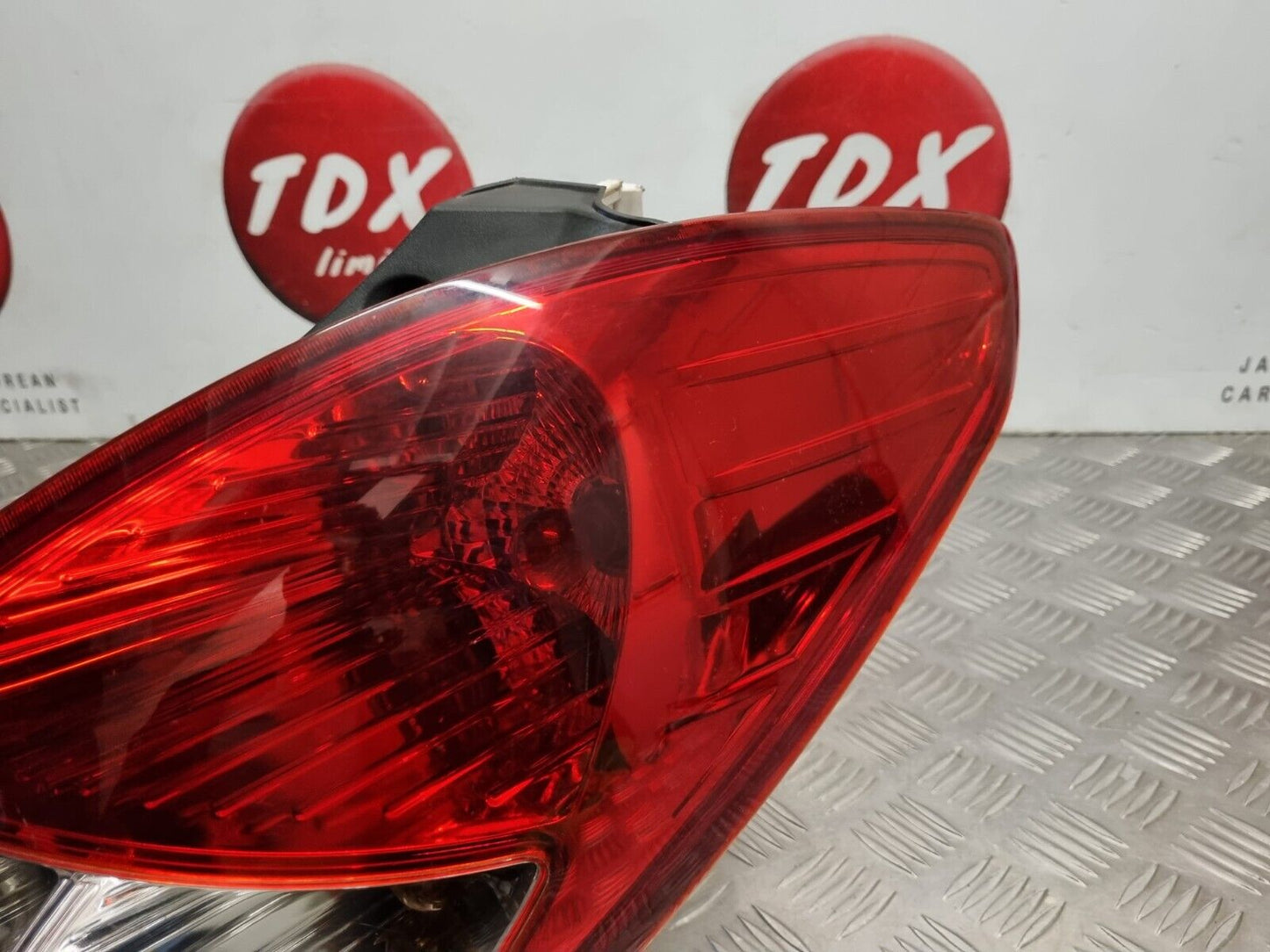 HYUNDAI I20 (PB) 2008-2011 PRE-FACELIFT DRIVERS SIDE REAR OUTER BRAKE LIGHT LAMP