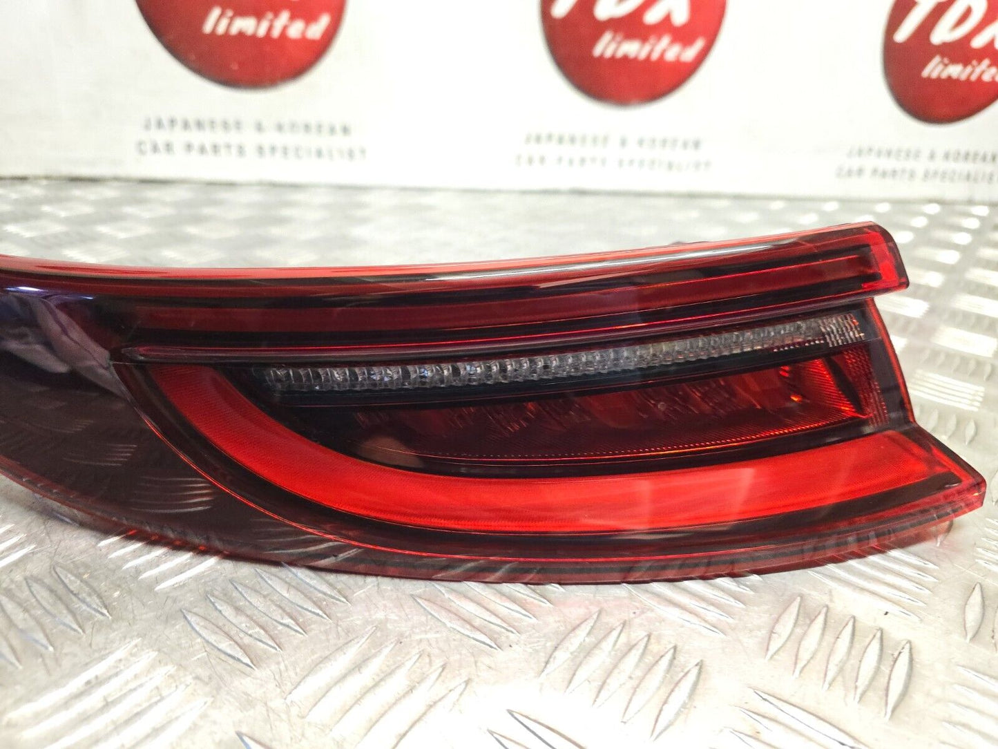 KIA PROCEED (CD) MK3 2019-2023 GENUINE PASSENGER SIDE REAR OUTER LED BRAKE LIGHT