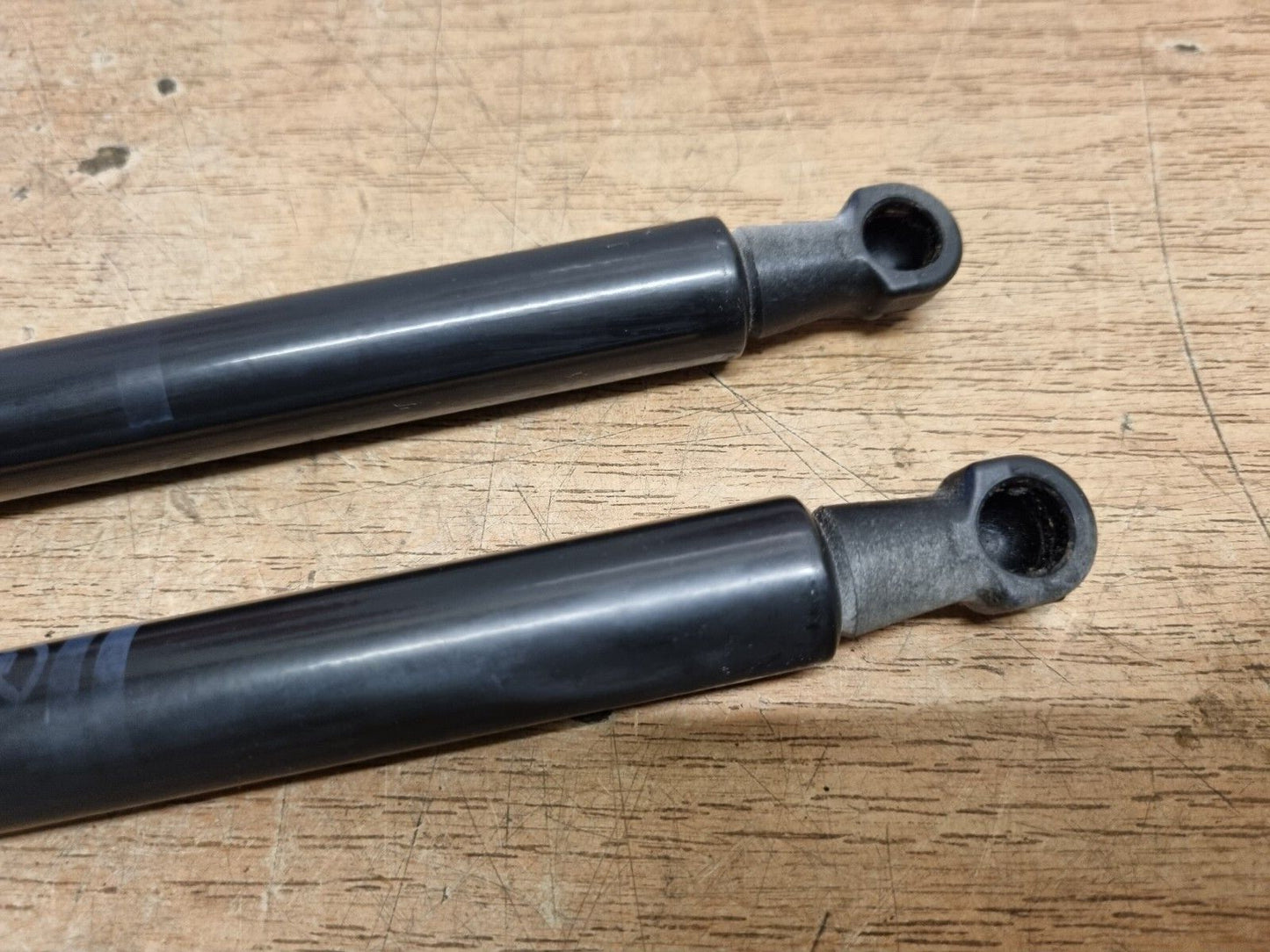 TOYOTA PRIUS MK4 2017-2022 GENUINE REAR TAILGATE GAS STRUTS DAMPER PAIR