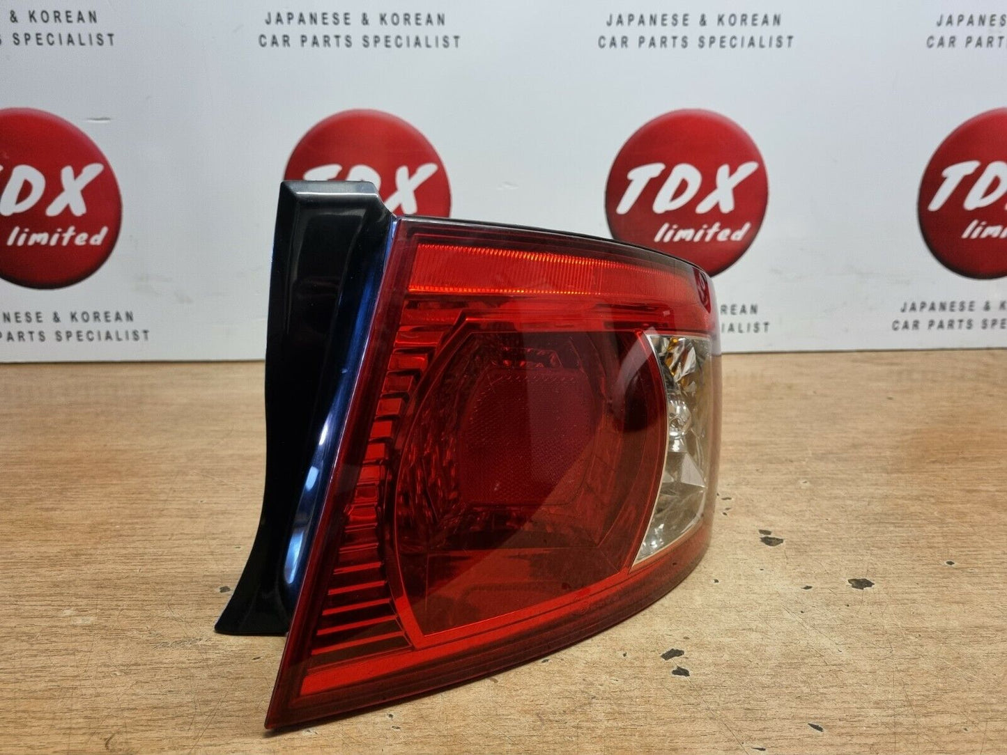 HYUNDAI ELANTRA MK3 2004-2006 OSR GENUINE DRIVERS SIDE OUTER BODY REAR LIGHT