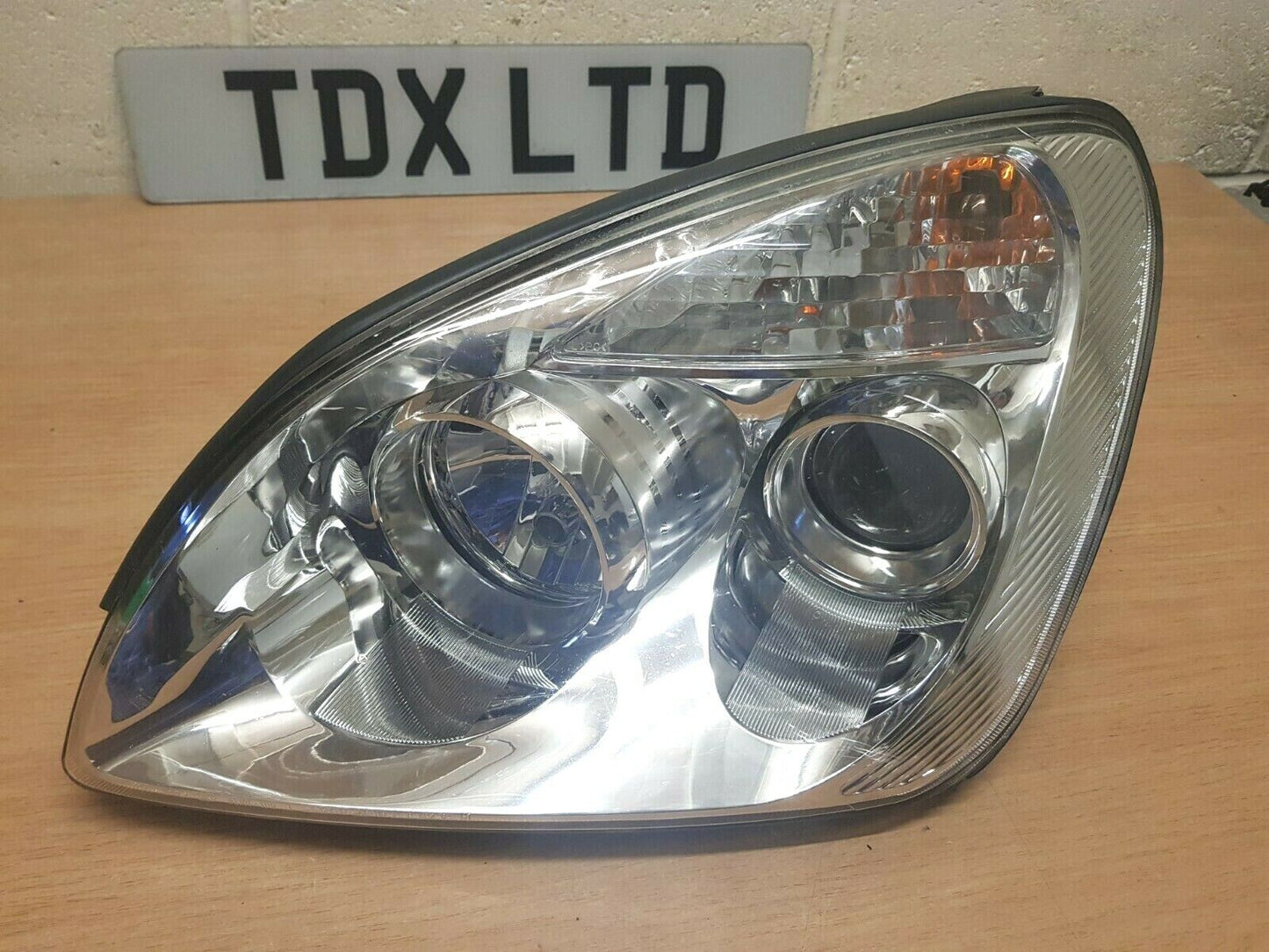 Kia Carens Passenger Side Headlight 2007 2008 2009 2010