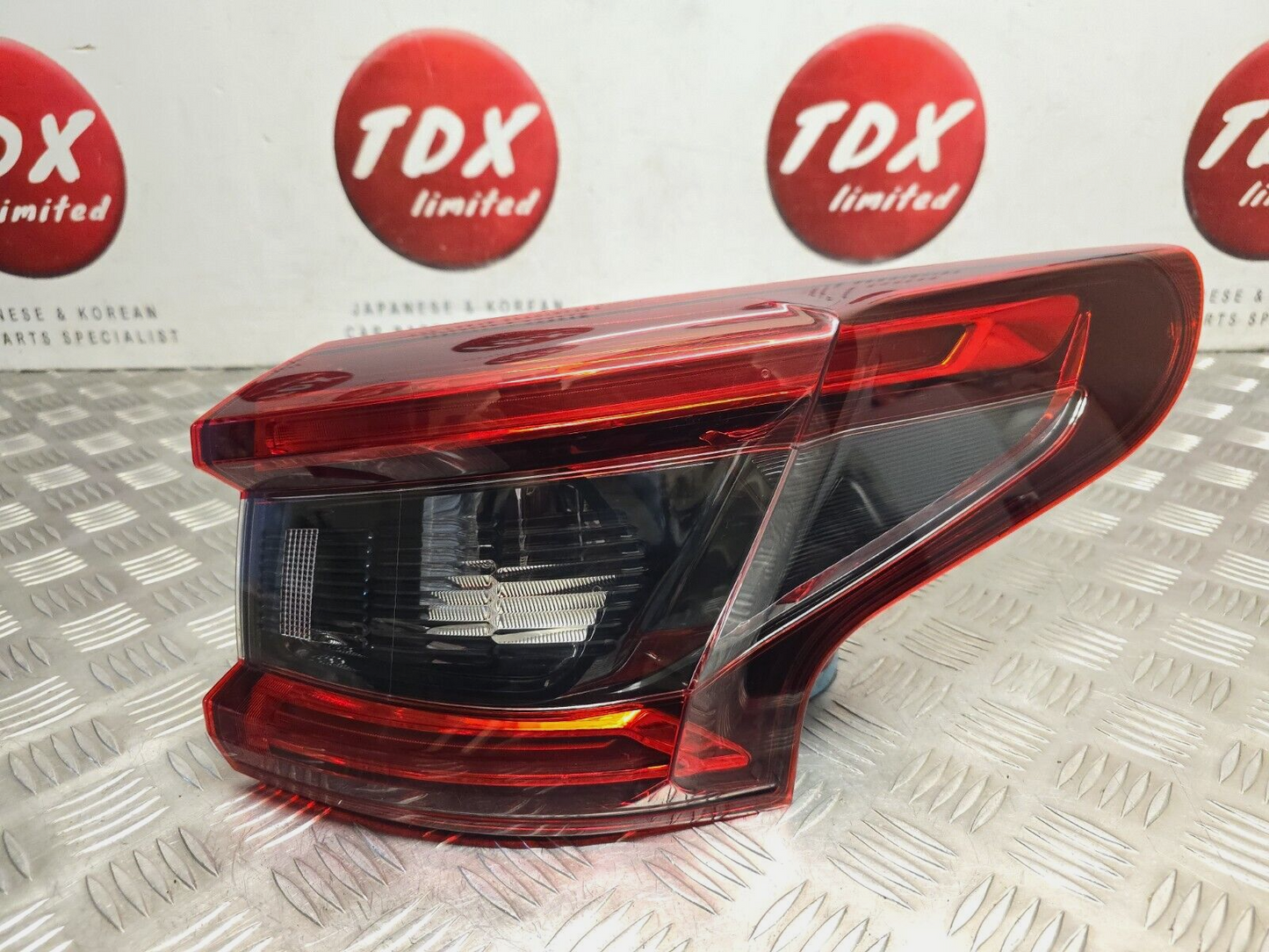 NISSAN QASHQAI J11 2017-2020 MK2 FACELIFT GENUINE DRIVERS REAR BODY BRAKE LIGHT