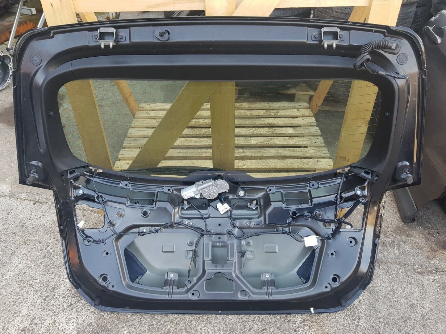 Hyundai IX20 Hatchback Tailgate Shell + Windscreen In Black 2010-2018