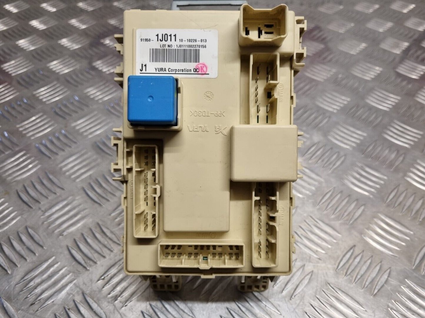 KIA VENGA (YN) 2010-2015 1.4 CRDI DIESEL GENUINE FUSE RELAY BOX 91950-1J011