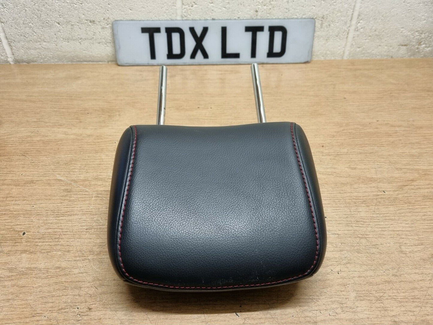 Nissan Juke Genuine Fits Drivers & Passengers Front Leather Headrest 2010-2018