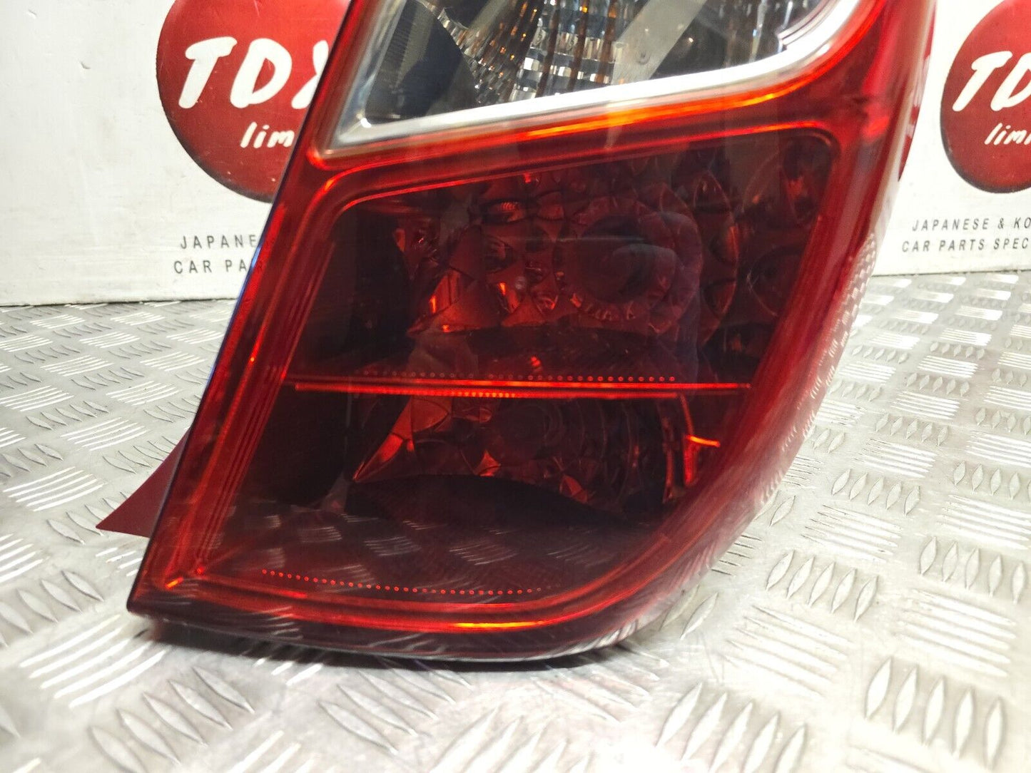 HYUNDAI I10 PA 2011-2013 FACELIFT DRIVERS SIDE REAR OUTER BRAKE LIGHT 92402-0X1