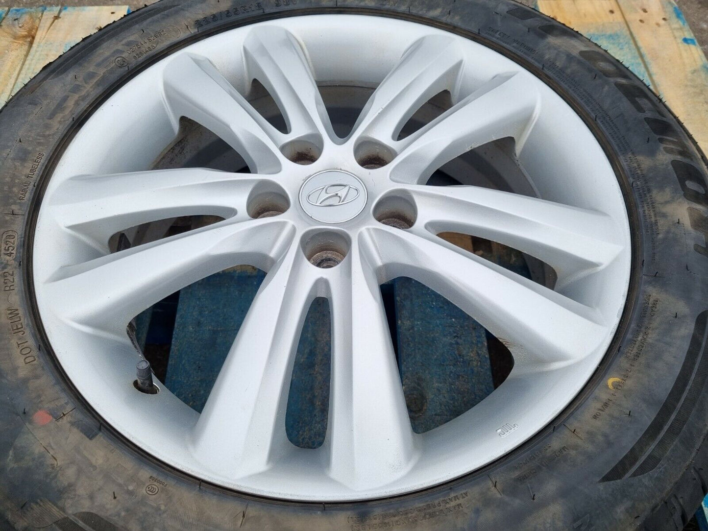 Hyundai IX35 18" Inch 10 Spoke Genuine Alloy Wheel 2010-2015 225/55R18 6.5Jx18