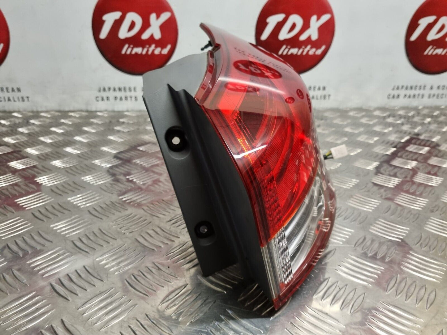 HYUNDAI IX20 JC 2010-2019 GENUINE DRIVERS SIDE REAR OUTER BRAKE LIGHT 92402-1K0