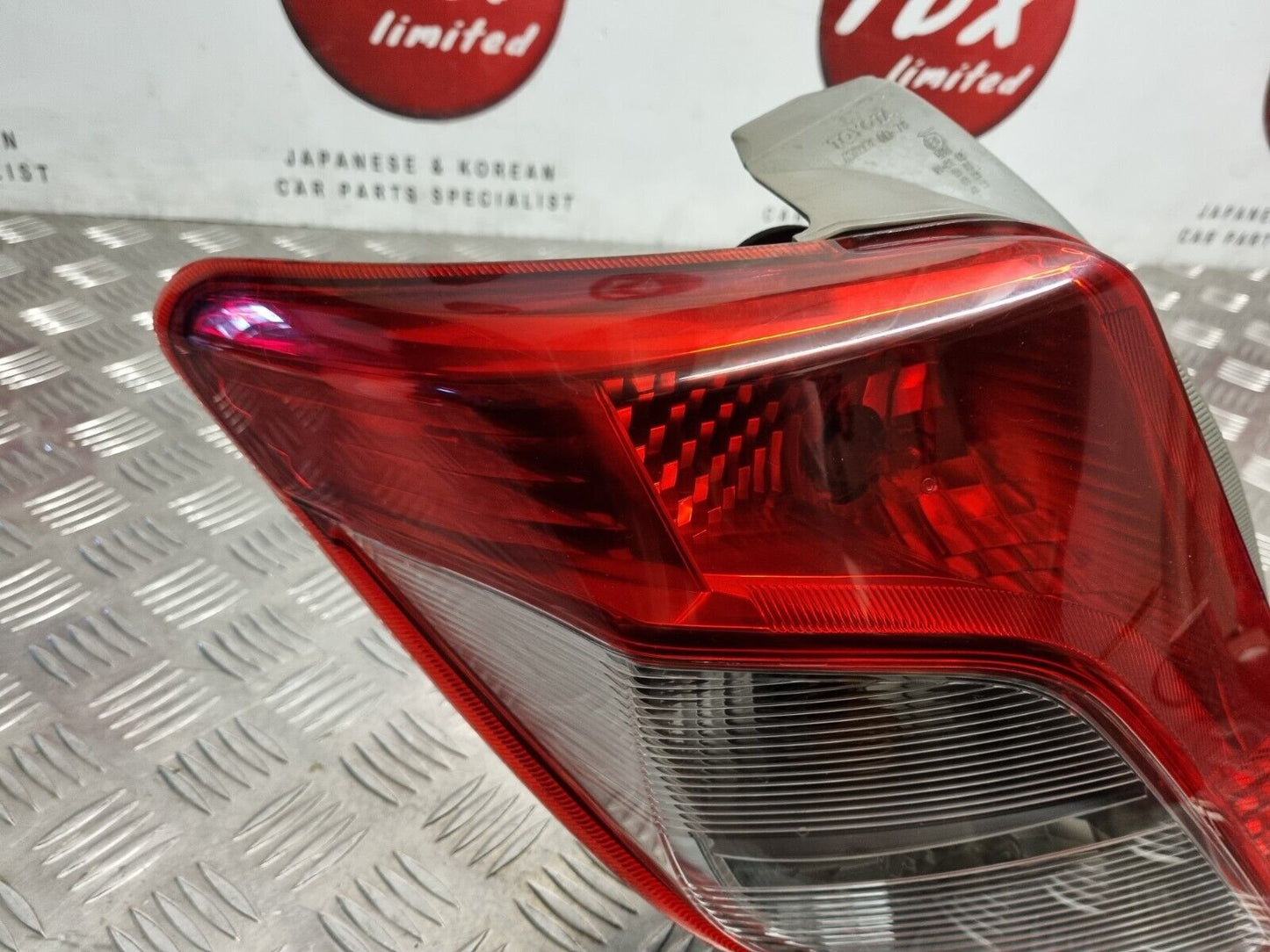 TOYOTA YARIS 2012-2015 PRE-FACELIFT GENUINE PASSENGERS REAR OUTER BRAKE LIGHT