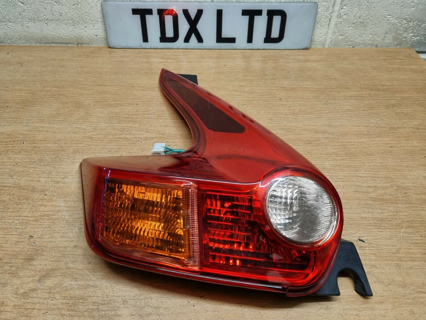 Nissan Juke F15 Pre-Facelift Passengers Rear Outer Tail Light Lamp 2010-2014