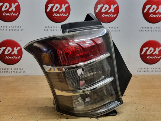 TOYOTA IQ 2009-2015 GENUINE PASSENGERS SIDE REAR OUTER BODY TAIL LIGHT BRAKE