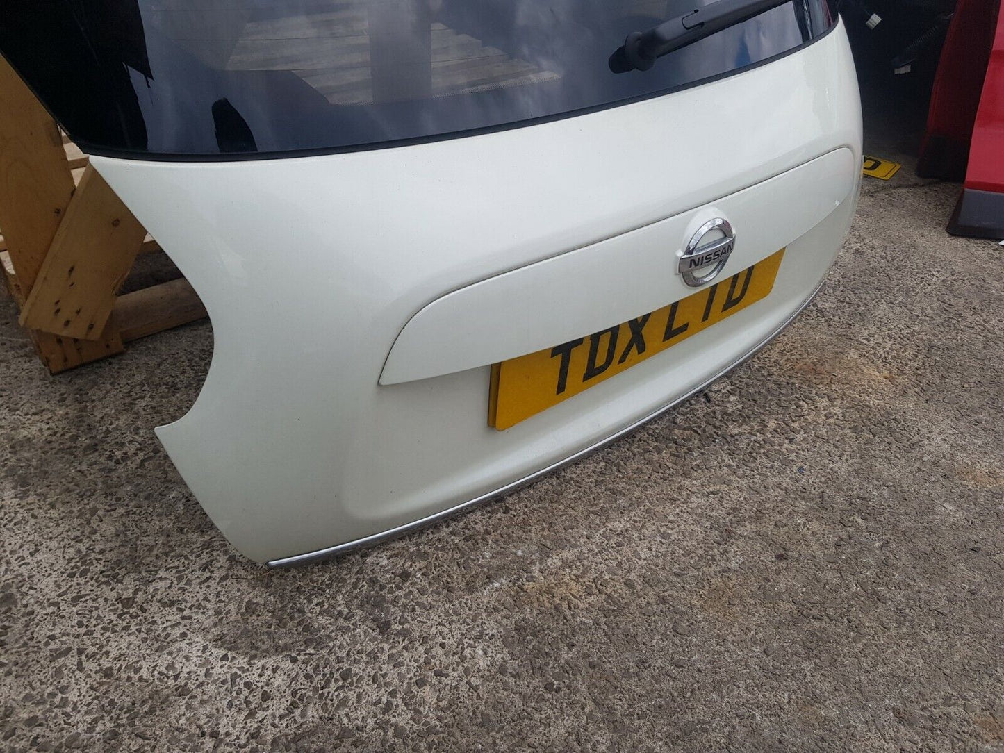 Nissan Juke F15 Tailgate Shell + Windscreen In Arctic White (326) 2010-2018