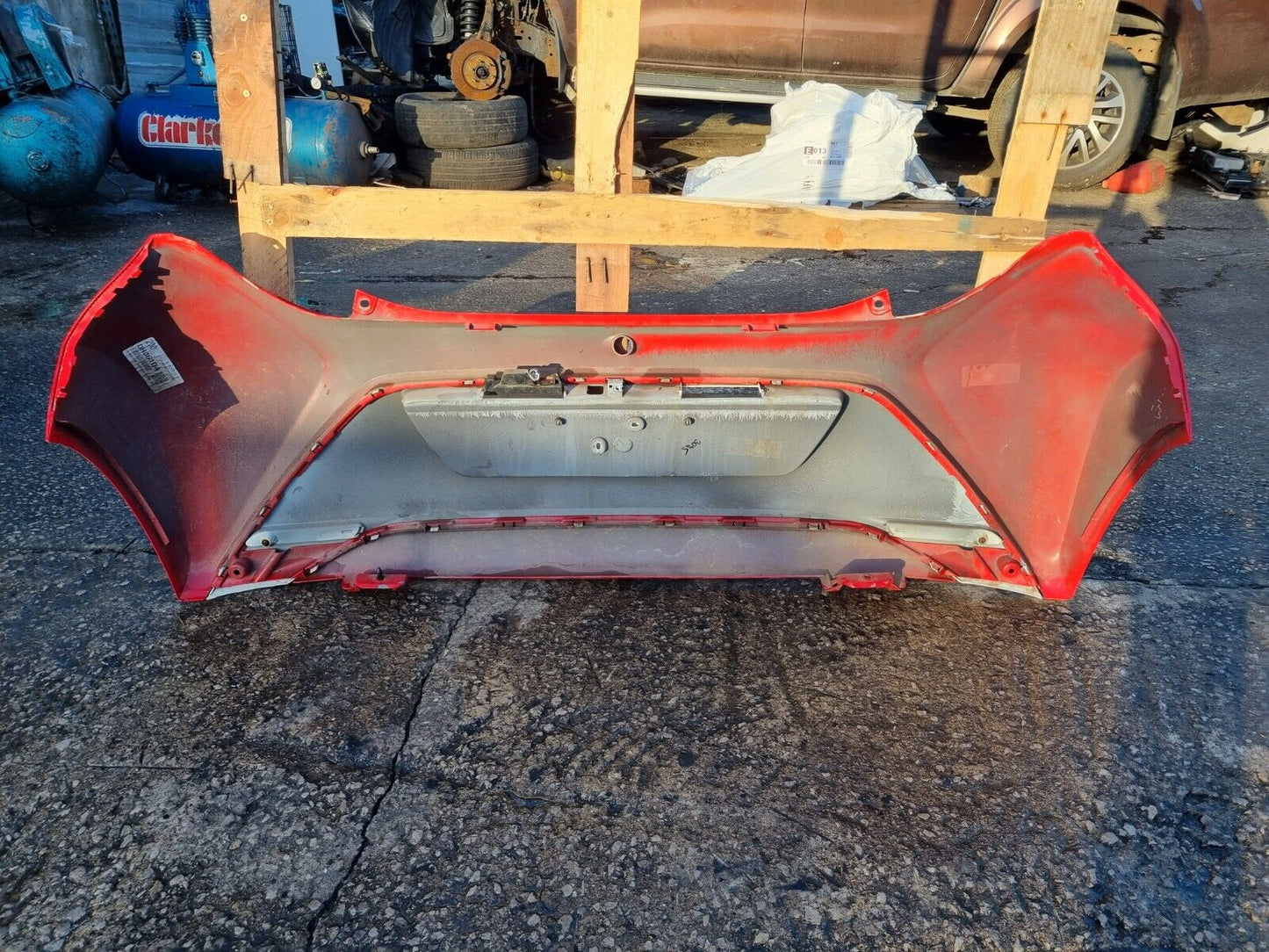 TOYOTA AYGO MK2 2014-2017 PRE-FACELIFT GENUINE REAR BUMPER IN RED AND WHITE